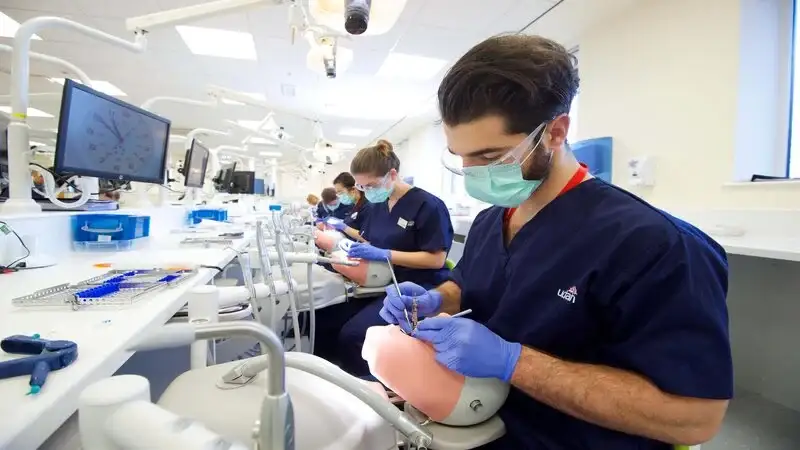 دانشگاه در دانمارک برای رشته دندانپزشکی